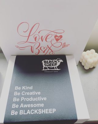 So much fun designing these gift boxes for @black.sheep.productions 🎁

With our Corporate Hamper Gift Box you are spoiling your clients/colleagues in the best possible way. 

Our selection of organic and Fairtrade products is carefully hand selected to include delicious treats that make a most amazing thank you gift. Each hamper is individually wrapped with love and care for when it arrives at destination. 
#hampers #ecofriendlygifts #australianhandmadegifts #spoilyourclients #thankyougift #giftboxesaustralia #mondaygifts