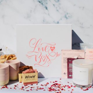 If you have the ability to love, LOVE yourself first! 💕- Charles Bukowski 💕I love knowing, that these stunning gift boxes I am creating, include products that have been designed with care by amazing women (and Wil 😀). Big Thank You to all, I appreciate you so much!🙏🏻😊@bottega1900 @orsa_and_co @katherinemahoneyceramics @waronwasteweekly @hophopdot @chowcacao  #couplerelaxingtime #naturalhealth #naturalproducts #naturalbeauty #organicproducts #italiandelicatessen #italianfood #uniquehamper #uniquegiftbox #uniquepresent #highqualitybodyproducts #highqualityfood #womenledbusiness #thankyou #lovemeboxaustralia #taralliaresogood #bestevergift #handmadewithlove #handmade #handmadeandnatural https://lovemebox.etsy.com