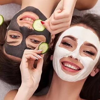 Look after your bestie - what’s your favourite go to pampering !! We love ❤️ to know - #lovemebox #pampering #fun #friends #facial #masksoffun #girlsnight #lookafter #fun #loveafriend #giftbox