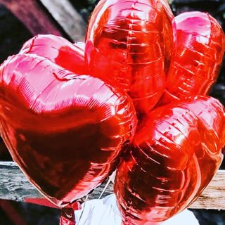 Mood lifting smiles #lovemebox #heartshapedbox #balloons #loveinside #redcolouroflove #heart♥️